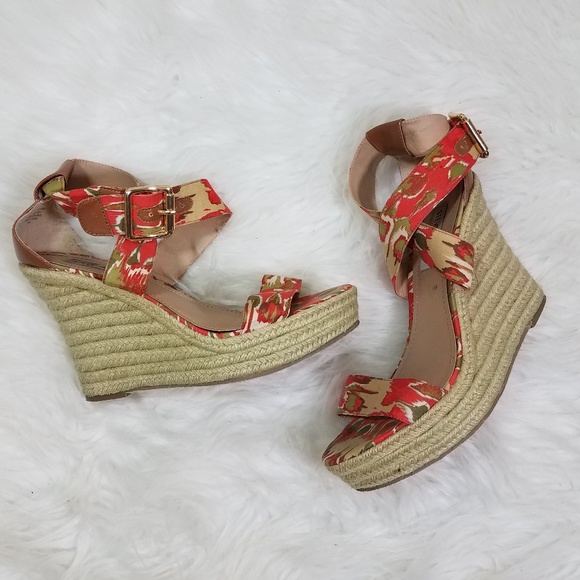 Steve Madden Shoes - Steve Madden P-sandle Wedges